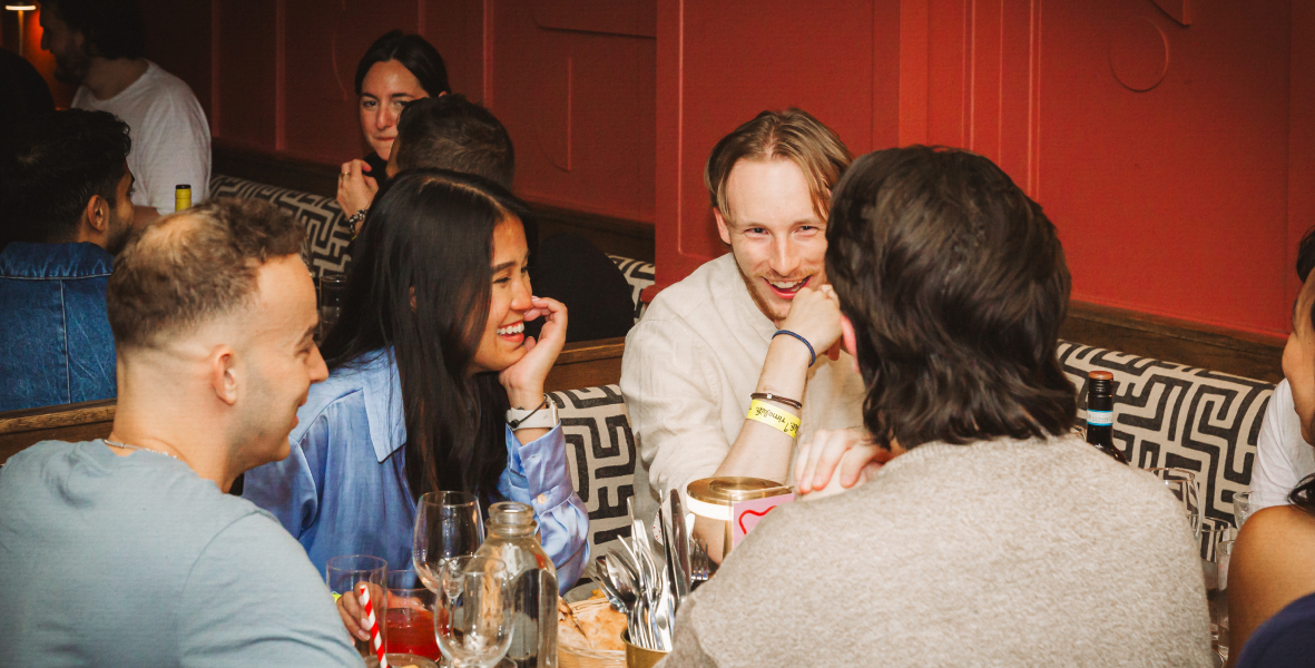 Social dining in 2026: why the format is replacing the dinner party